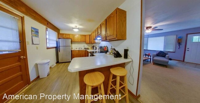 Building Photo - 4 br, 1.5 bath House - 1724 Browning Ave