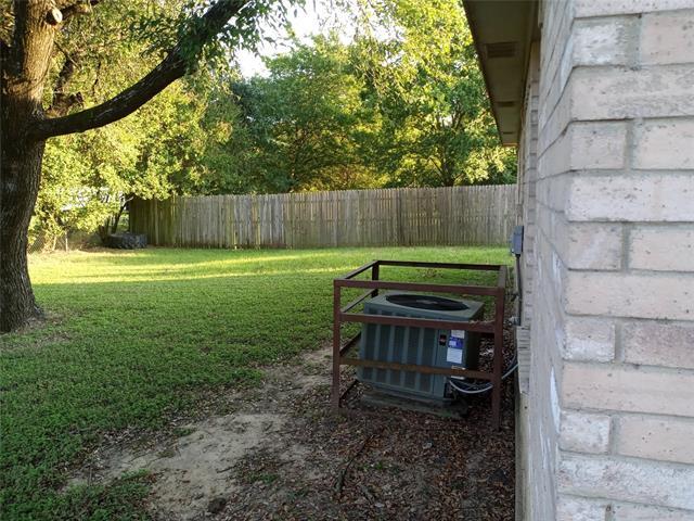 Building Photo - 2228 Vine Ln