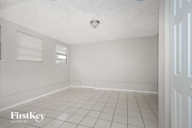 Building Photo - 1106 S D St
