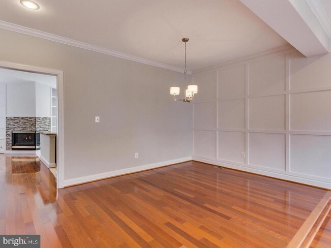 Building Photo - 9421 Van Arsdale Dr