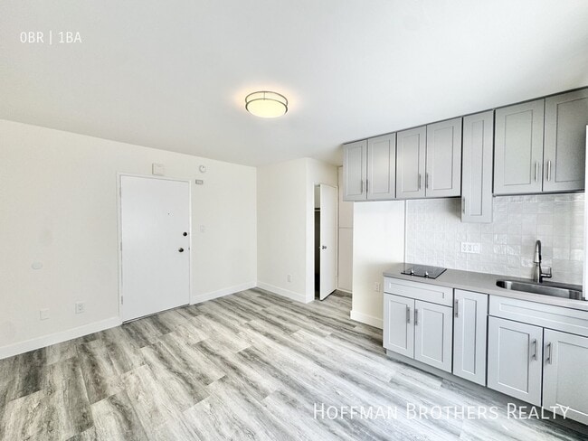 Building Photo - 15938 Vanowen St