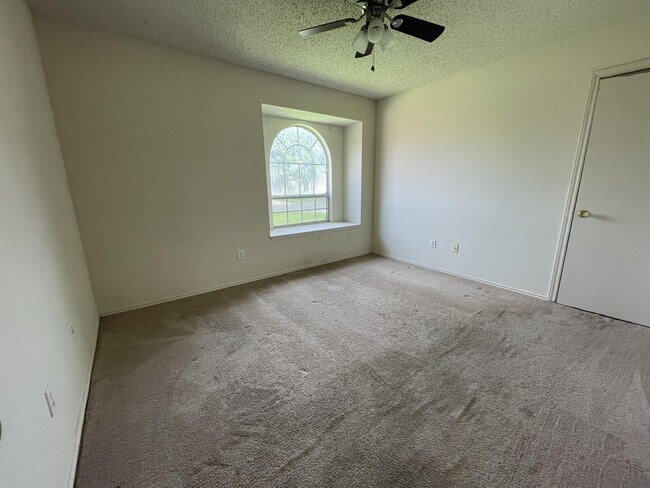 Foto del edificio - 7721 Wolf Dr