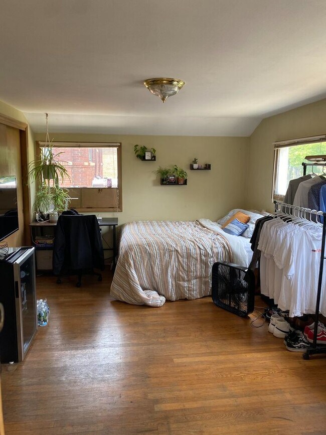 Foto del edificio - 3025 N Frederick Ave