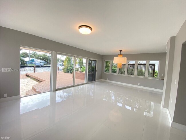 Foto del edificio - 3 br, 2.5 bath House - 1012 SW 5th Pl