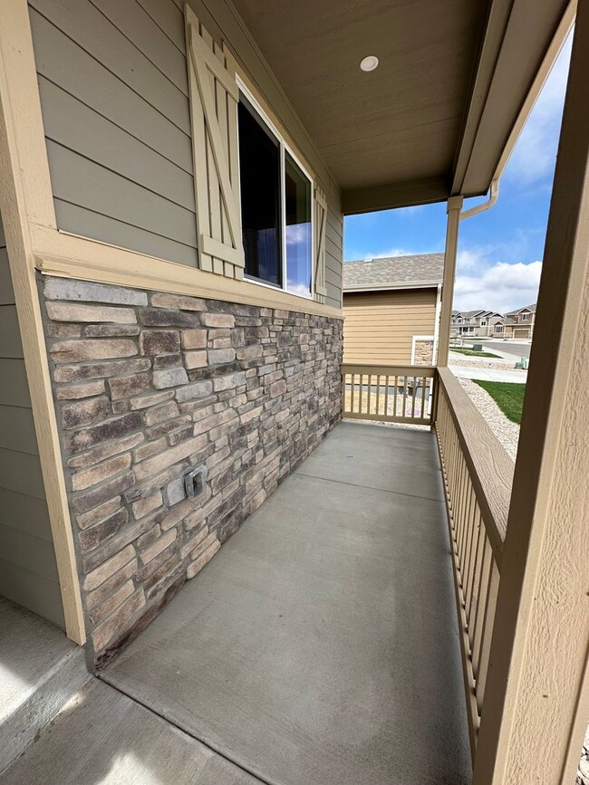 Building Photo - 4Bd 2.5Bath Home Near Downtown Windsor