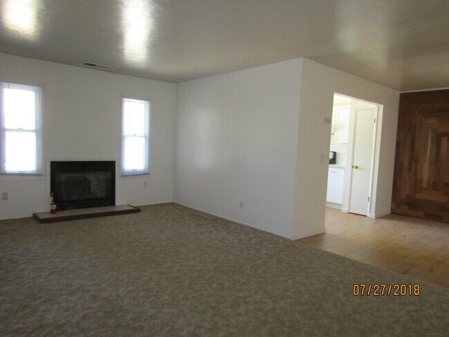 Building Photo - 3 bed, 2 bath, 2 car garage, single story home in Rincon Valley!