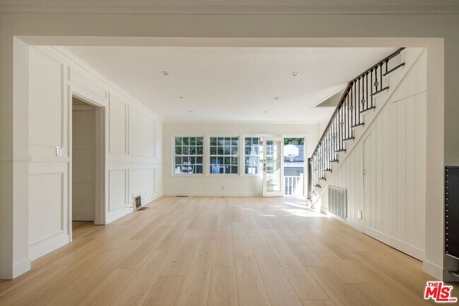 Foto del edificio - 4051 Beverly Glen Blvd