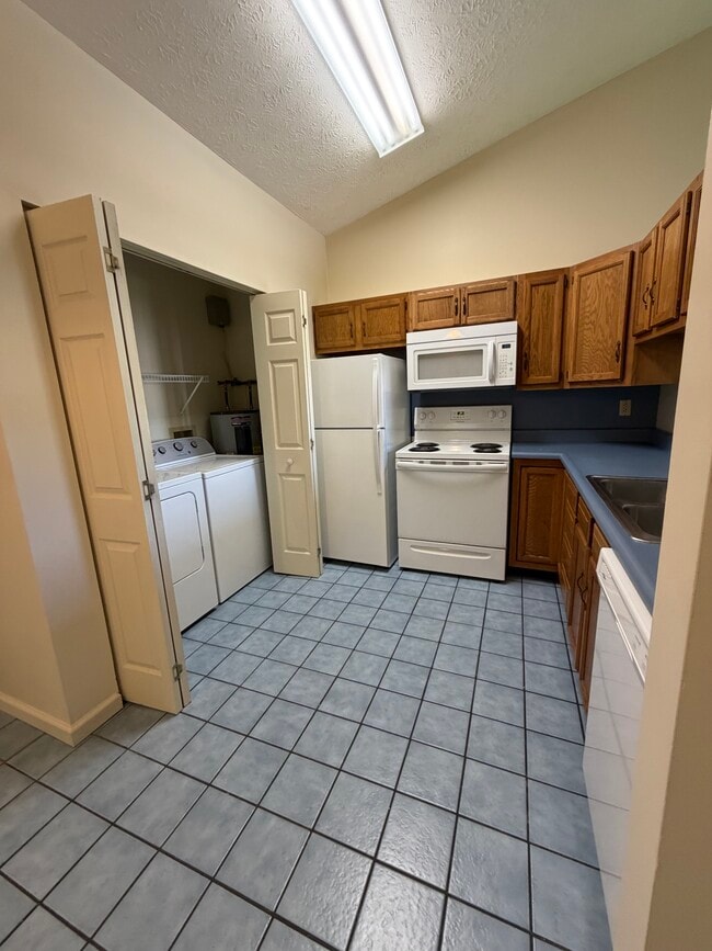 Building Photo - 150 Cypress Dr