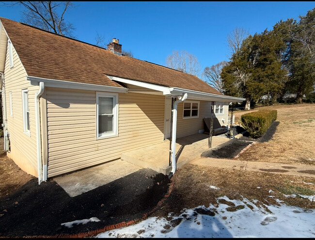 Front Porch - 3005 Cox Ln