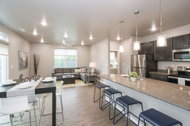 Building Photo - Spacious 2-Bedroom/2-Bath, largest end-uni...