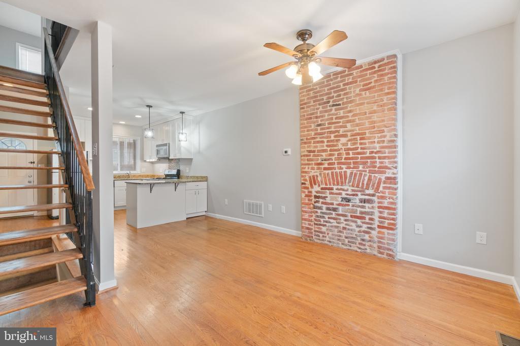 Primary Photo - 3501 Leverton Ave