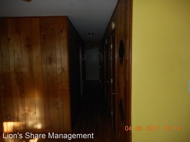 Building Photo - 3 br, 1 bath House - 2115 Flipper St.