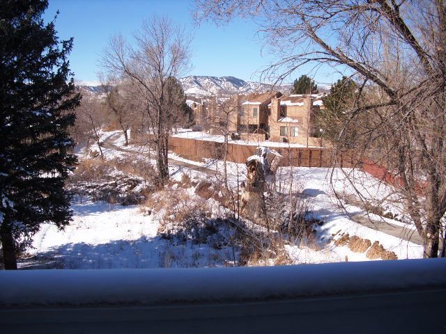 Building Photo - 2 bedroom condo available for rent in King...