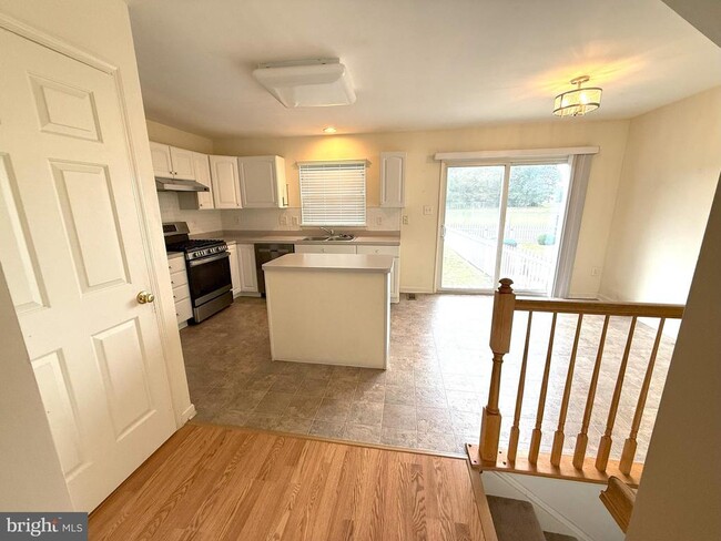 Building Photo - 16 Colts Neck Dr