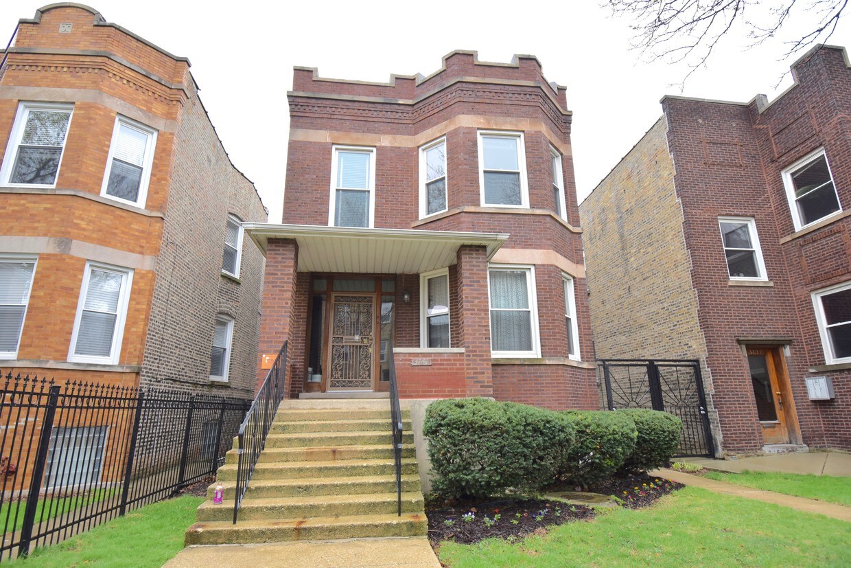 Primary Photo - 3141 N Springfield Ave
