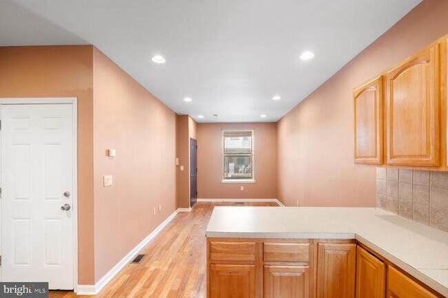 Building Photo - 1360 E Rittenhouse St