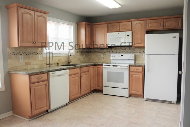 Foto del edificio - 75 Redwood Dr