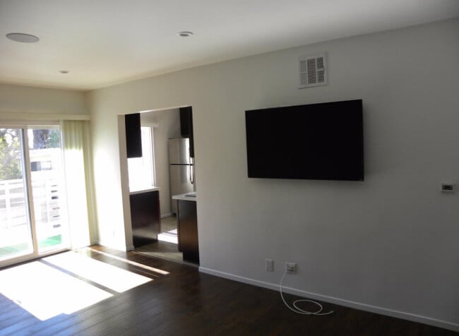 Foto del edificio - 5831 Carlton Way