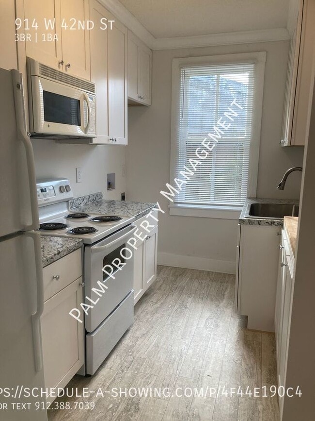 Building Photo - 4 Bedroom, 1 Bathroom House has tons of ch...