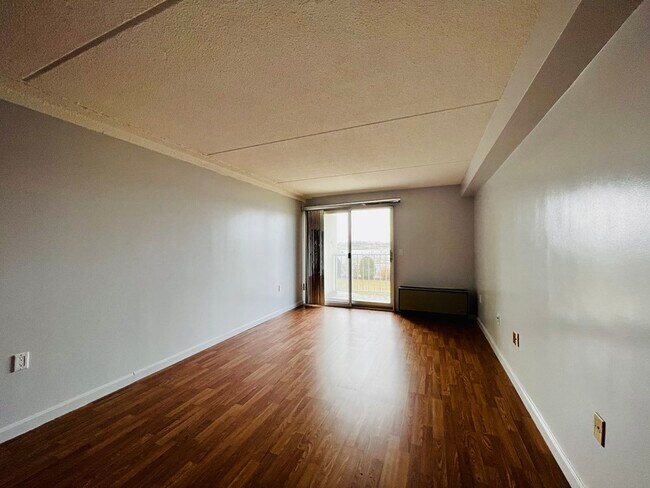 Building Photo - 200 Cove Way