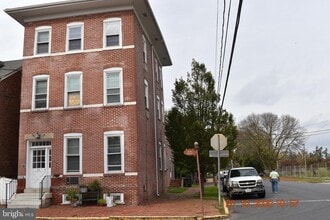 Building Photo - 48 E 5th St