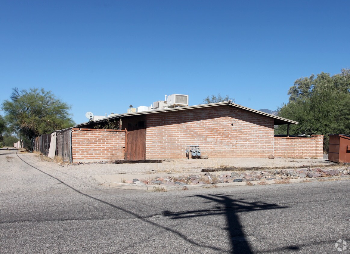 Building Photo - 122-130 W Pastime Rd