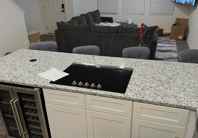 Building Photo - 2064 Glen Crossing Dr