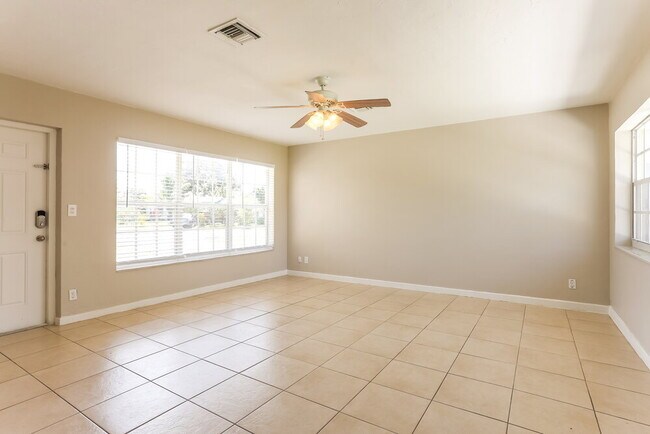 Foto del edificio - 1107 NW 15th Ct