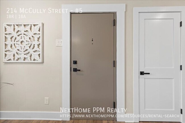 Building Photo - Updated 1 bedroom with office and in unit ...