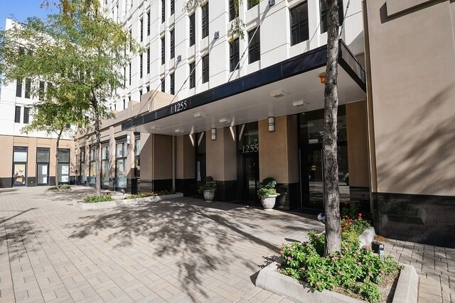 Foto principal - 1255 S State St