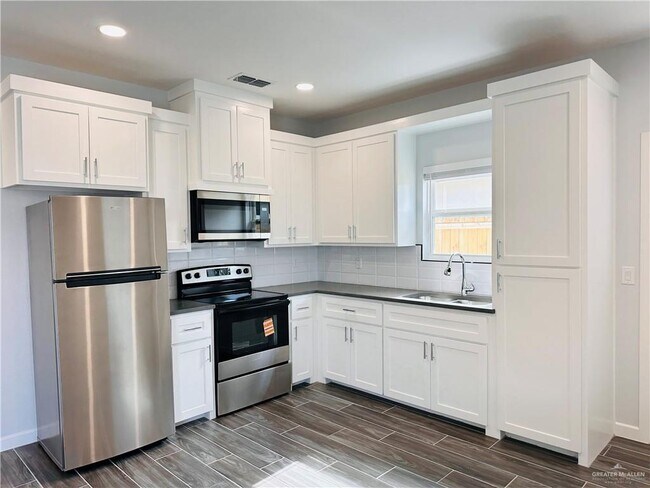 Building Photo - 1701 W Violet Dr