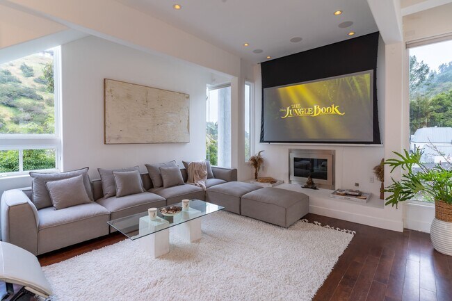 Foto del edificio - 1857 N Beverly Dr