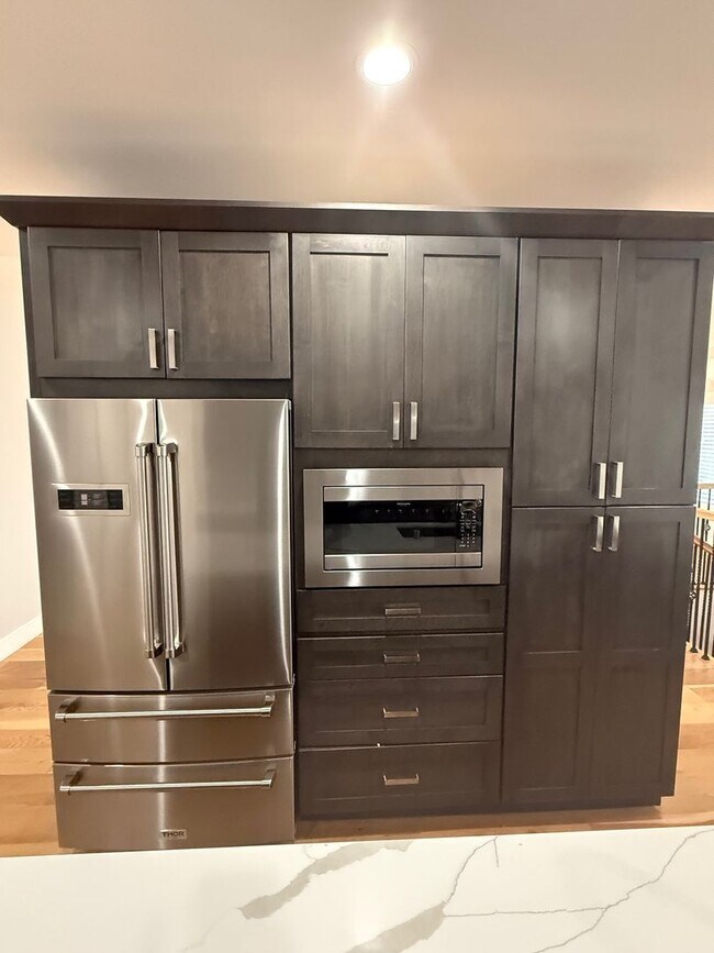 Foto del edificio - Newer Construction 2,500 Square Foot 3 Bedroom 2.5 Bathroom Fountaingrove House