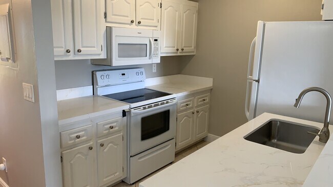 Nuevas encimeras - 1714 Meadows Cir W