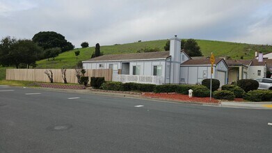 Building Photo - 4001 Mozart Dr