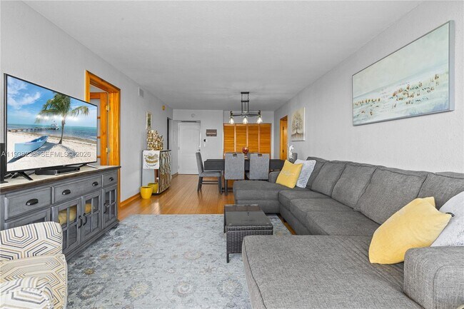 Foto del edificio - 3675 N Country Club Dr