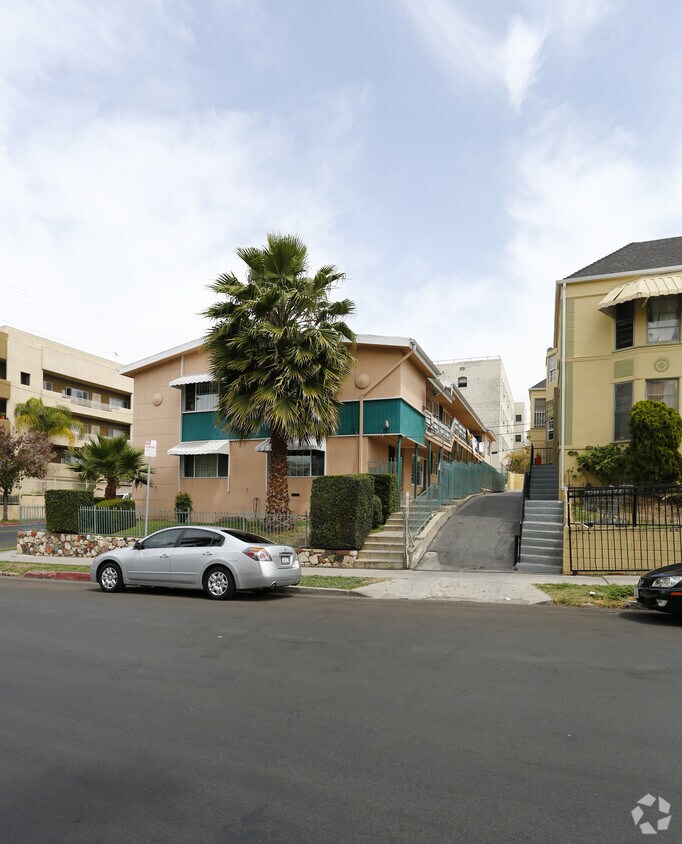 Building Photo - 900 S Kingsley Dr