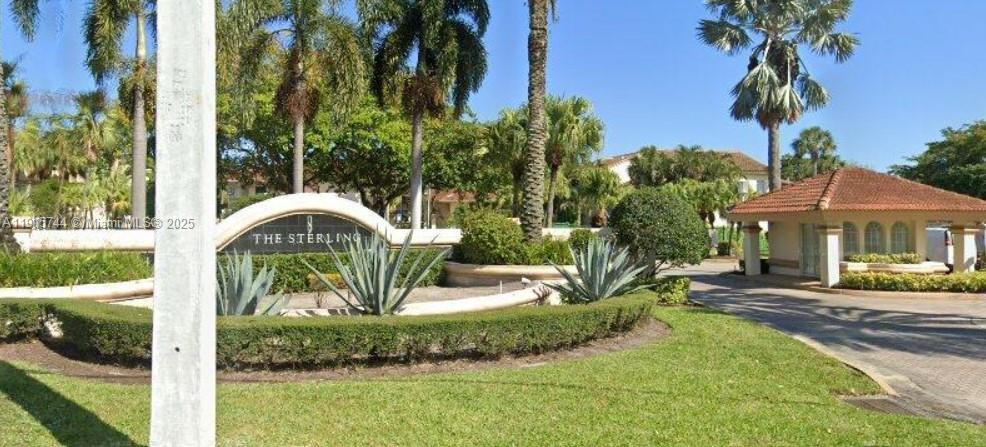 Foto principal - 18104 Glenmoor Dr