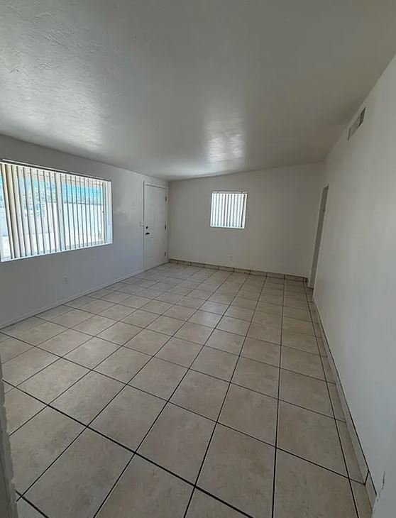 Foto del edificio - 419 E Alturas St