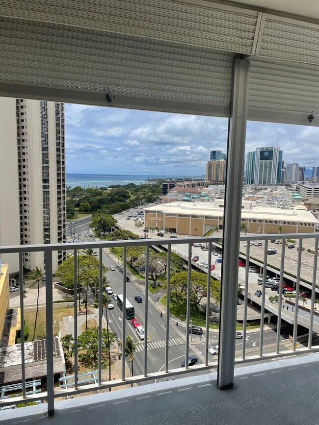 Building Photo - Ala Moana 2 Bedroom with Ocean Views