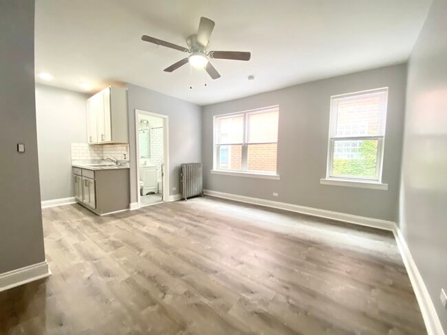 Foto del edificio - 4241 N Kenmore Ave