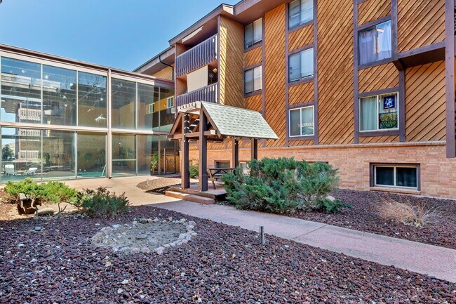 Foto del edificio - Skyway Condo, 2 Bed, 1.5 Bath, Secure Building