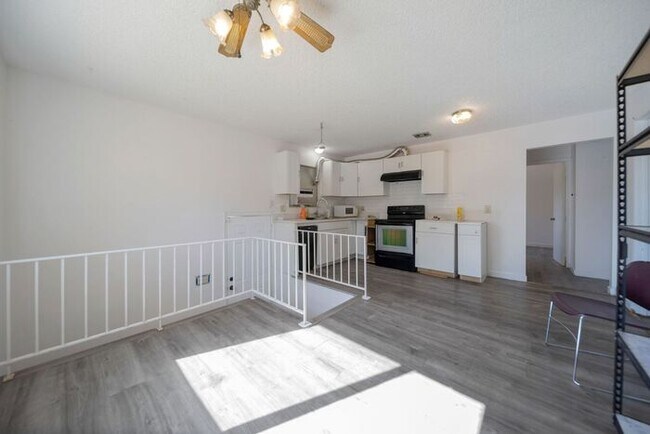 Foto del edificio - Remodeled Bungalow Style Home w/ Basement