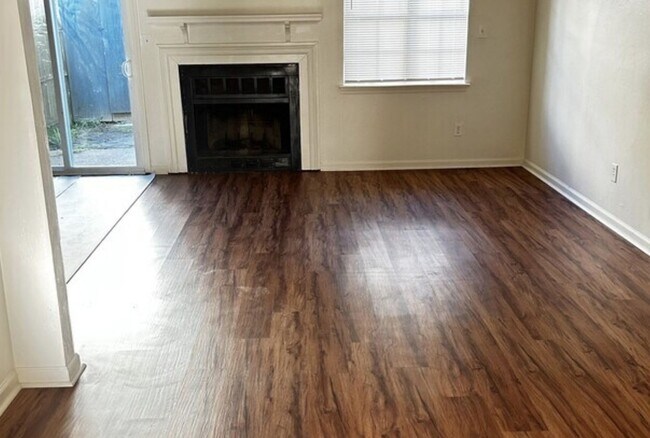 Foto del edificio - Beautiful 3 Bedroom Home in Virginia Beach with Updated Kitchen!