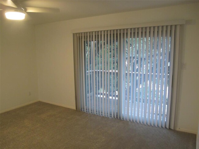 Building Photo - 6905 Thorncliffe Dr