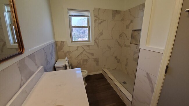 Foto del edificio - 226 Lakeside Ave