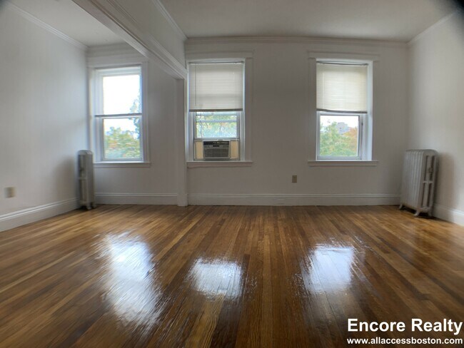 Building Photo - 195 Park Dr