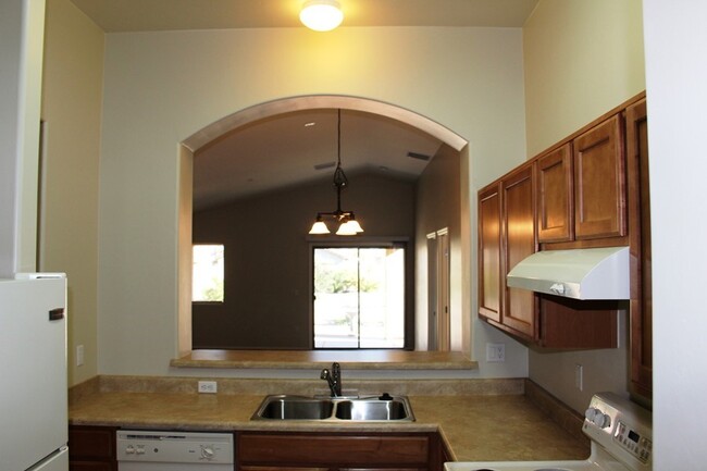 Building Photo - East Side Gem 3 Beds 2 Baths