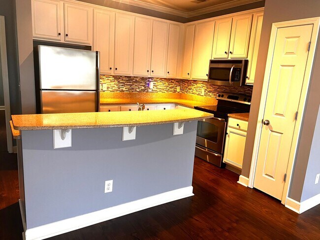 Foto del edificio - Now Available! Luxury three-bedroom townhome in St. James Square in Myrtle Beach.