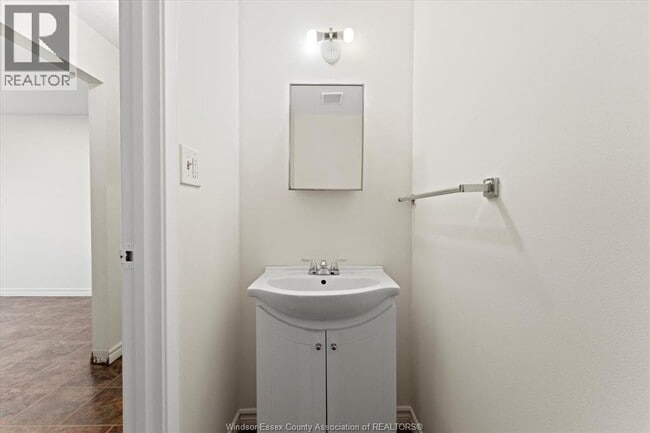 Building Photo - 3029 Meadowbrook Ln